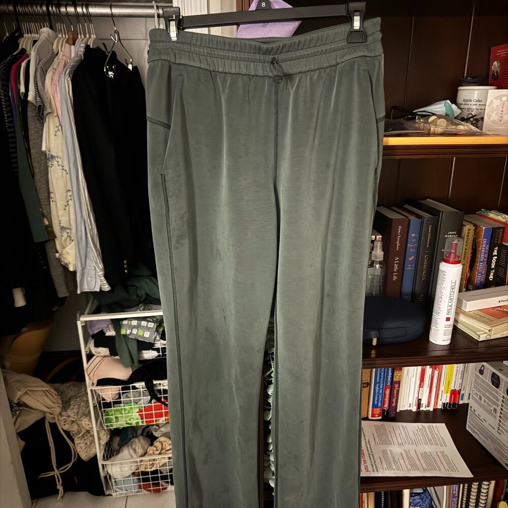 Lululemon Softstreme High-Rise Pant Regular size 6 in Rainforest Green